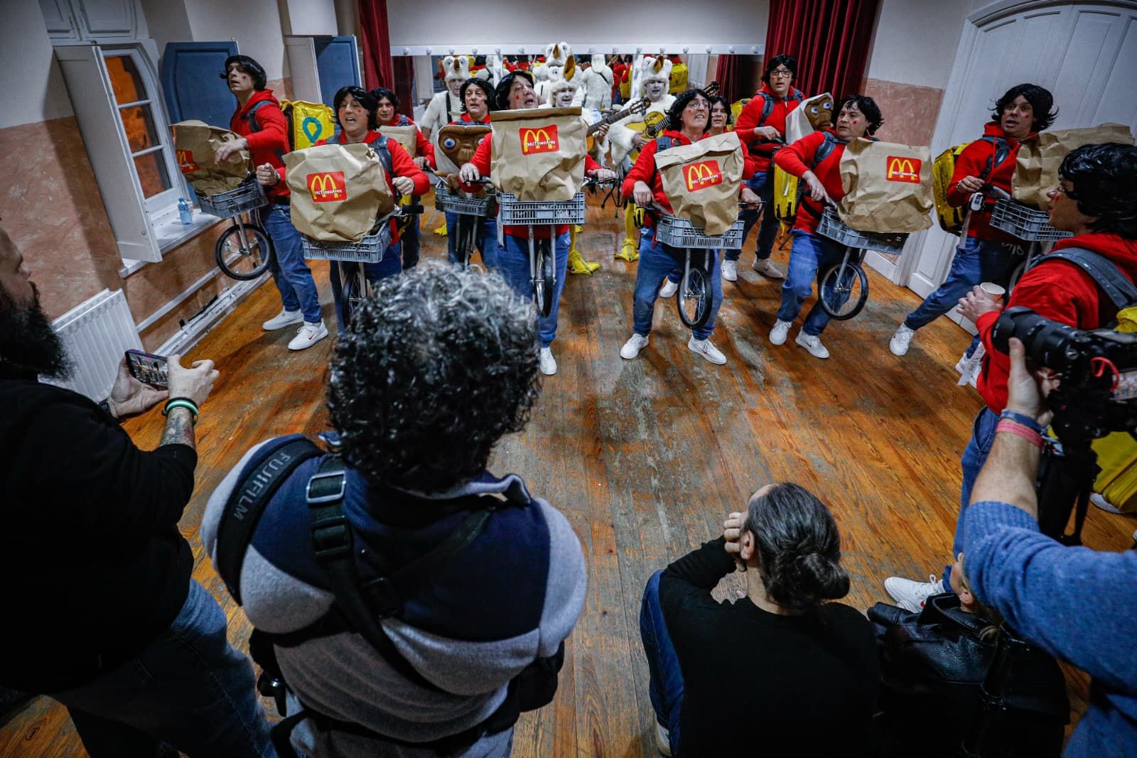 Búscate entre las mejores imágenes de la novena sesión aplazada de preliminares del COAC 2026