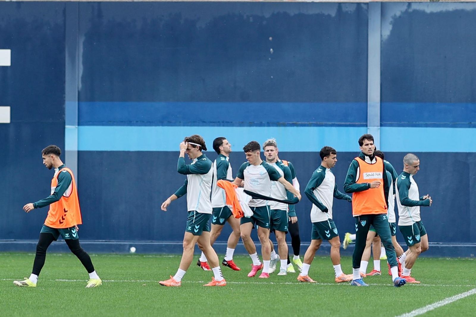 El Málaga CF ya juega el partido ante la Cultural Leonesa
