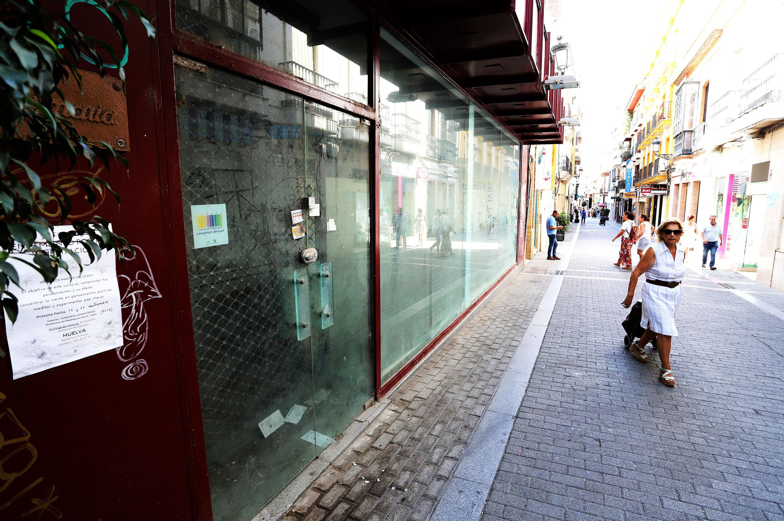 Imágenes de los comercios cerrados y ambiente de las calles del centro
