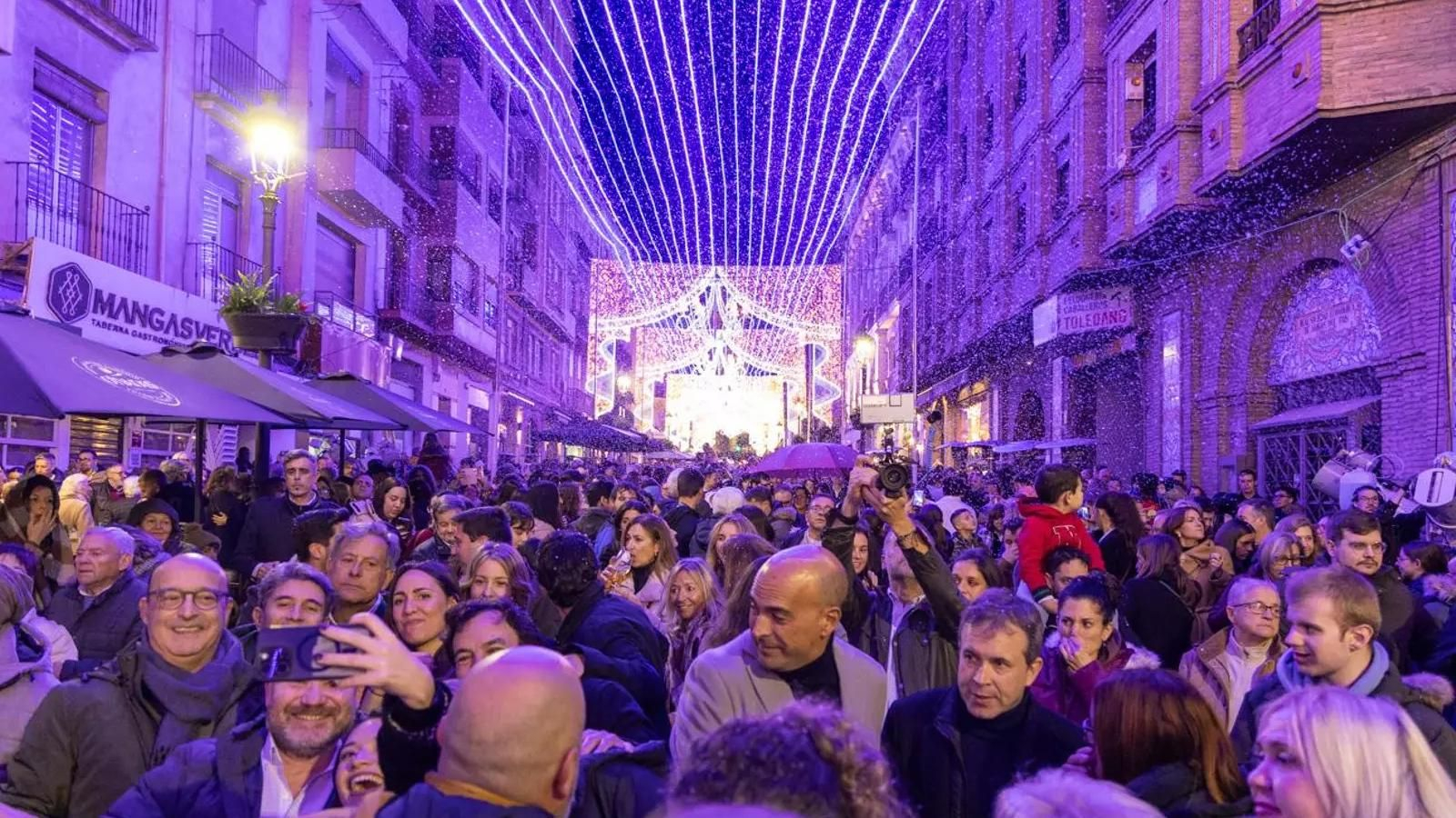 Calles a rebosar y el alumbrado de Navidad de Jaén son las excusas perfectas para disfrutar de la previa a Nochebuena en la ciudad.