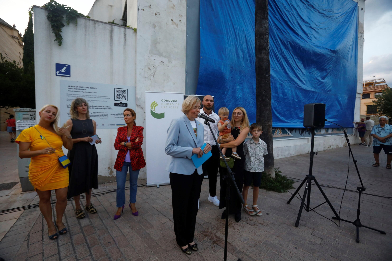 Córdoba inaugura un mural por la paz en Ucrania, en imágenes