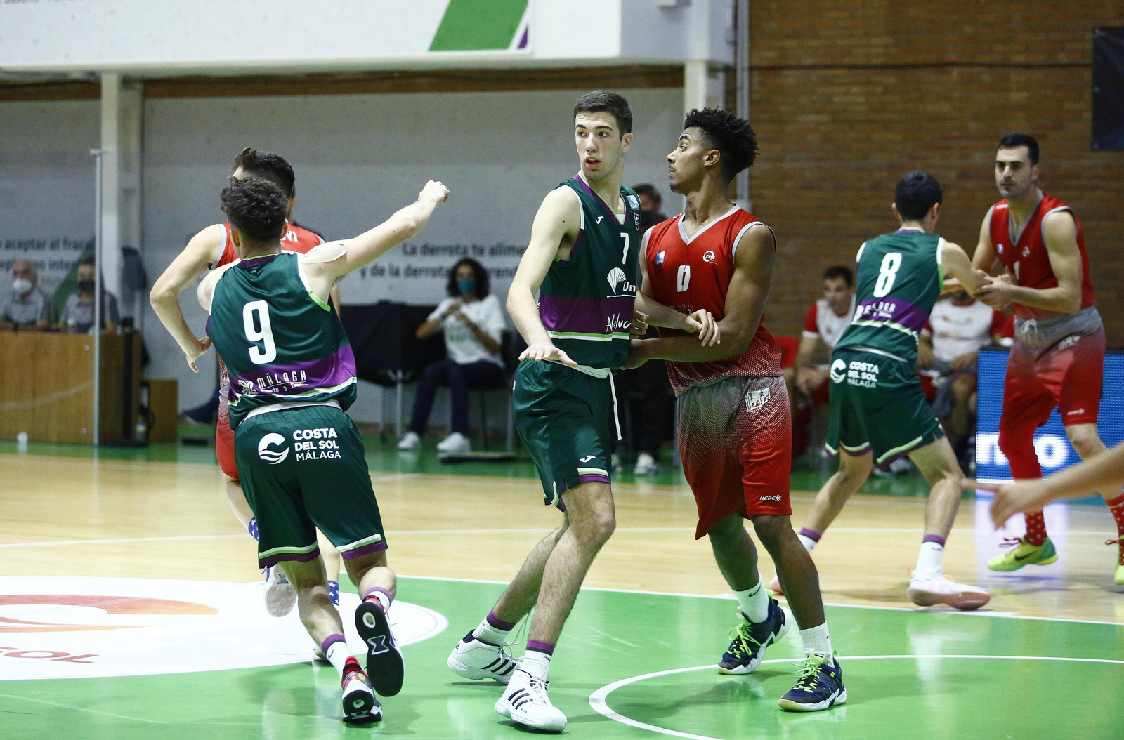 El Unicaja de Liga EBA vence el derbi ante el Colegio El Pinar