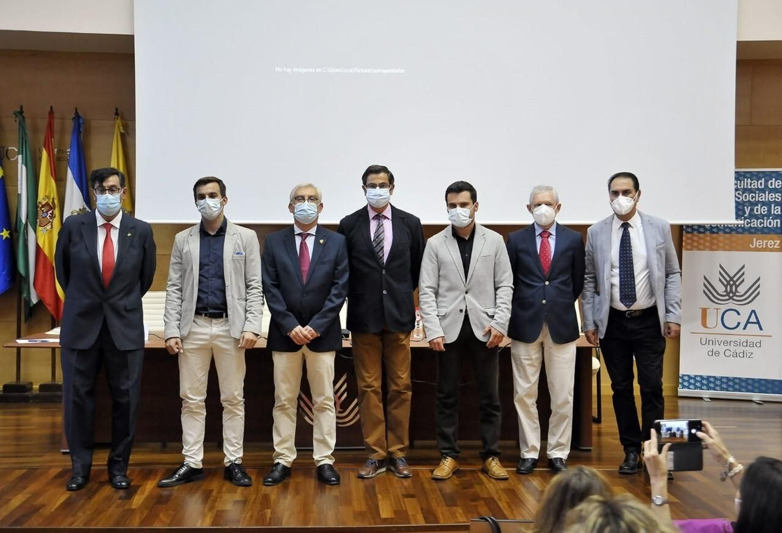 Imagen del reconocimiento a los alumnos de la UCA, Alberto Rayo y Francisco Jesús Ramírez