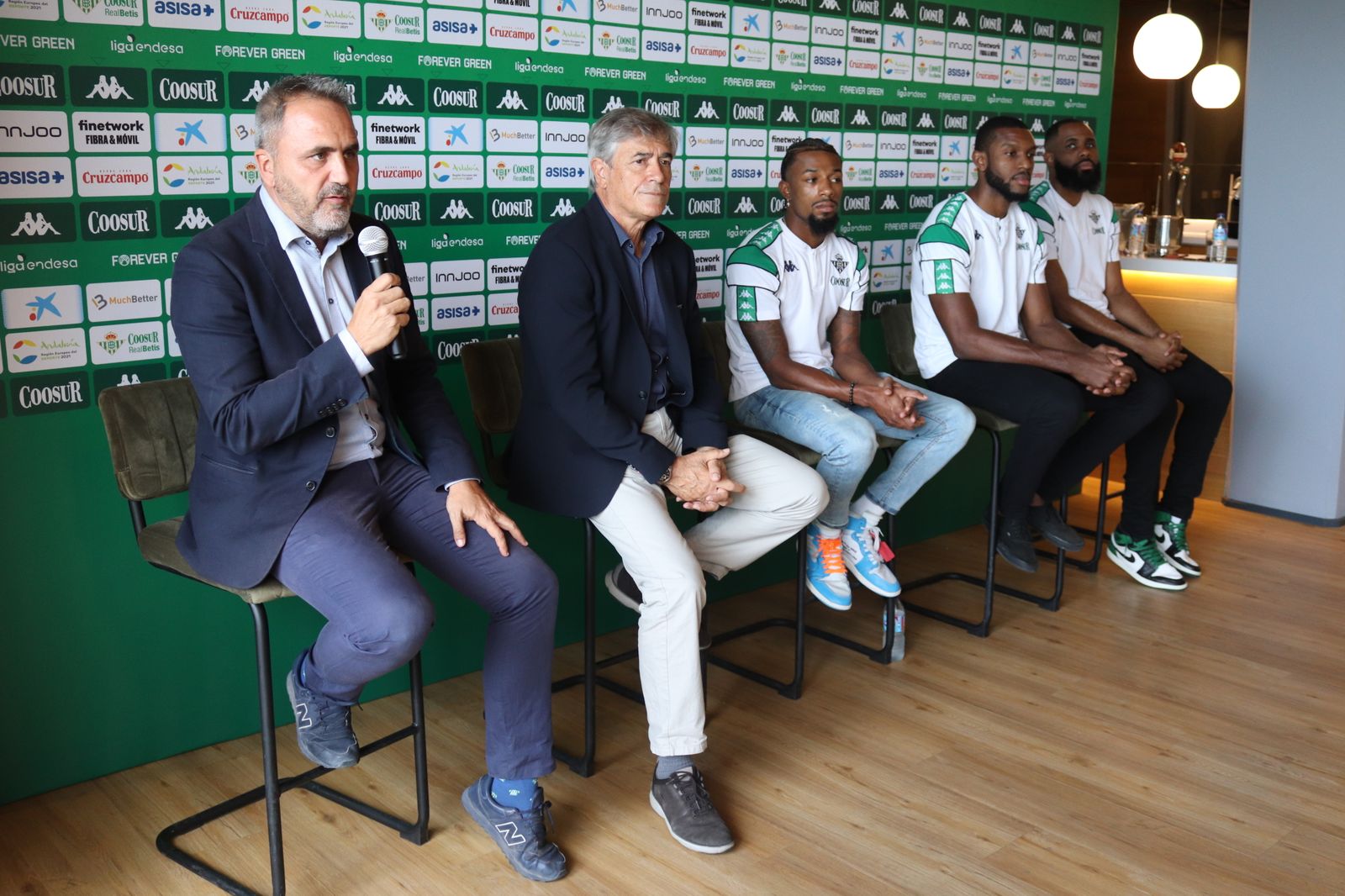 Fernando Moral, Berdi Pérez, Evans, Brown y Agbelese.