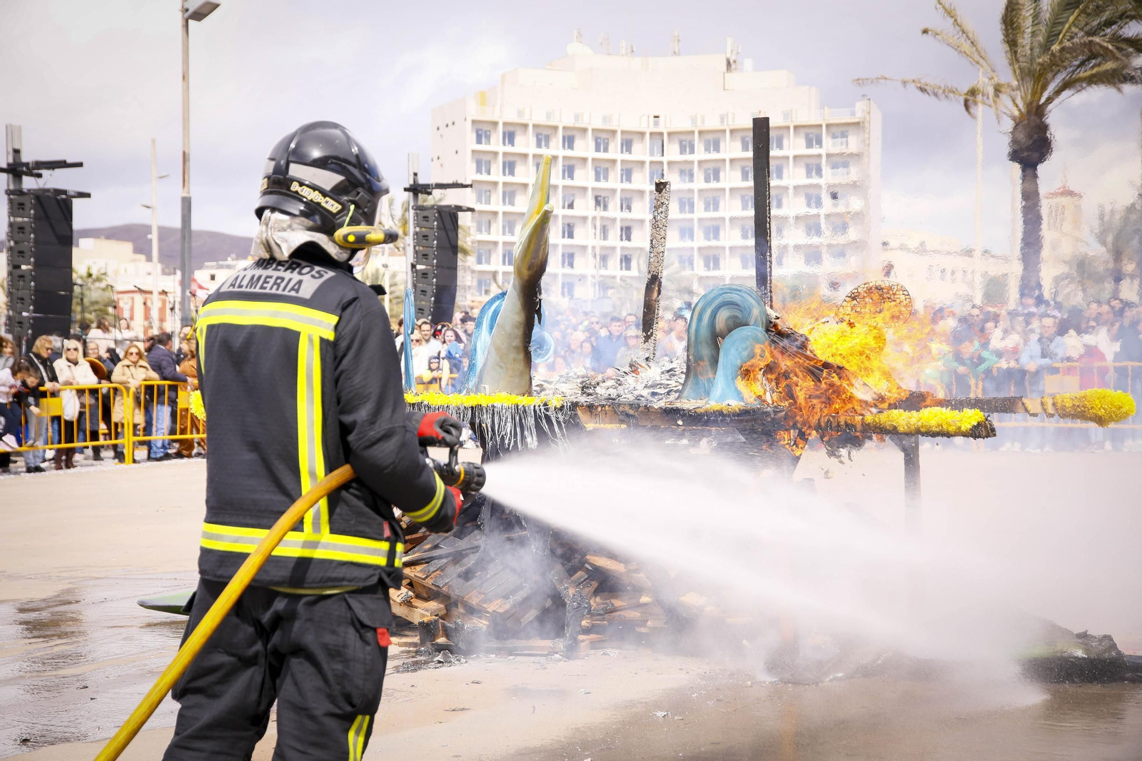 Las imágenes del entierro de la sardina en Almería