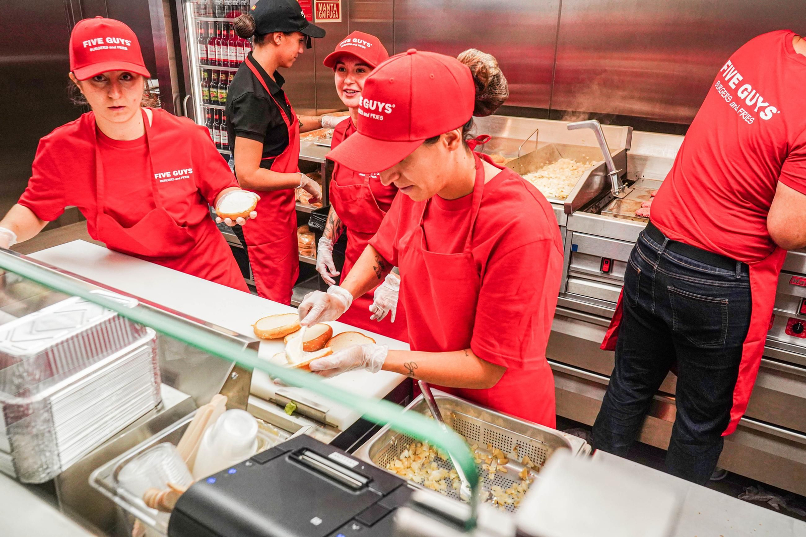 Así es la nueva hamburguesería del centro de Granada: todas las imágenes de Five Guys