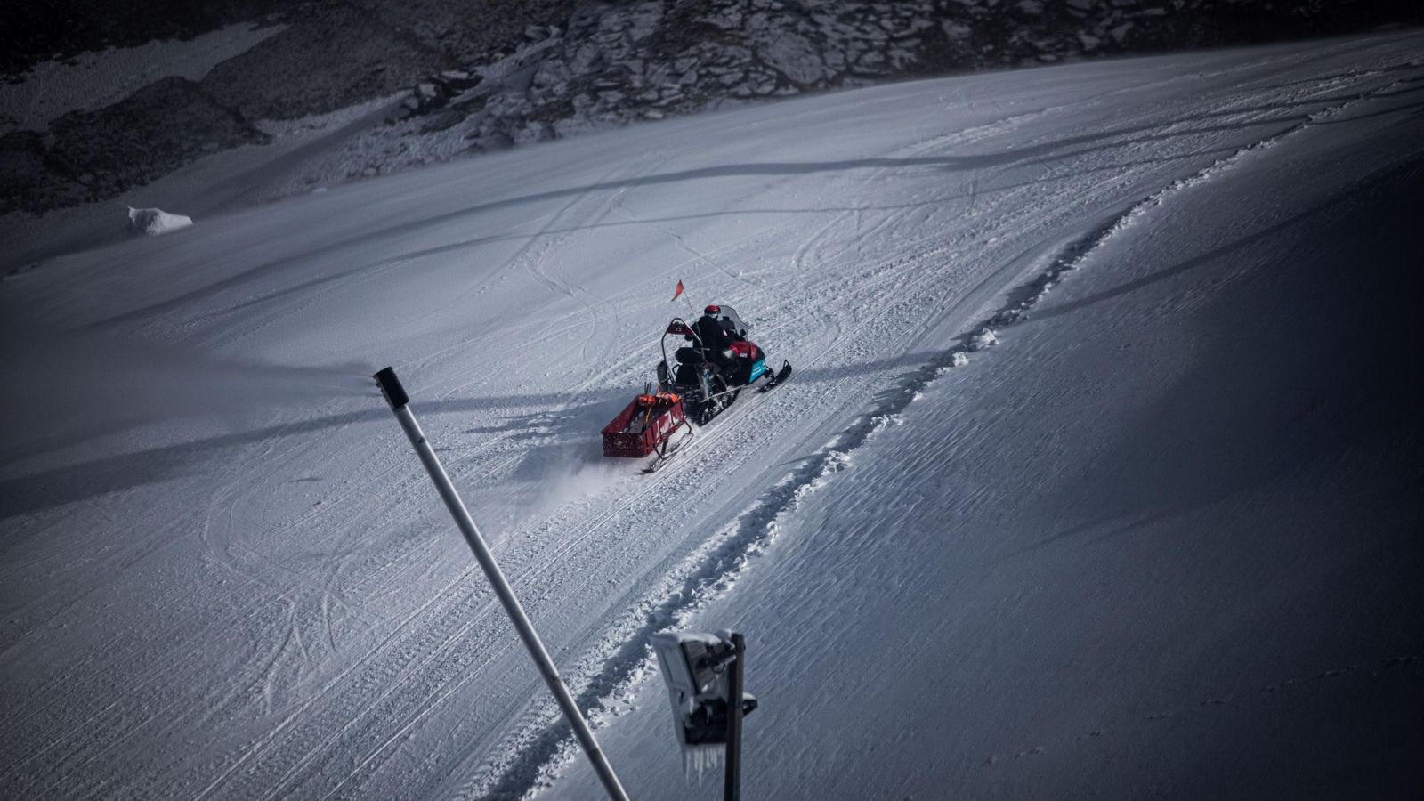 Trabajos de acondionamiento para la inminente apertura de Sierra Nevada