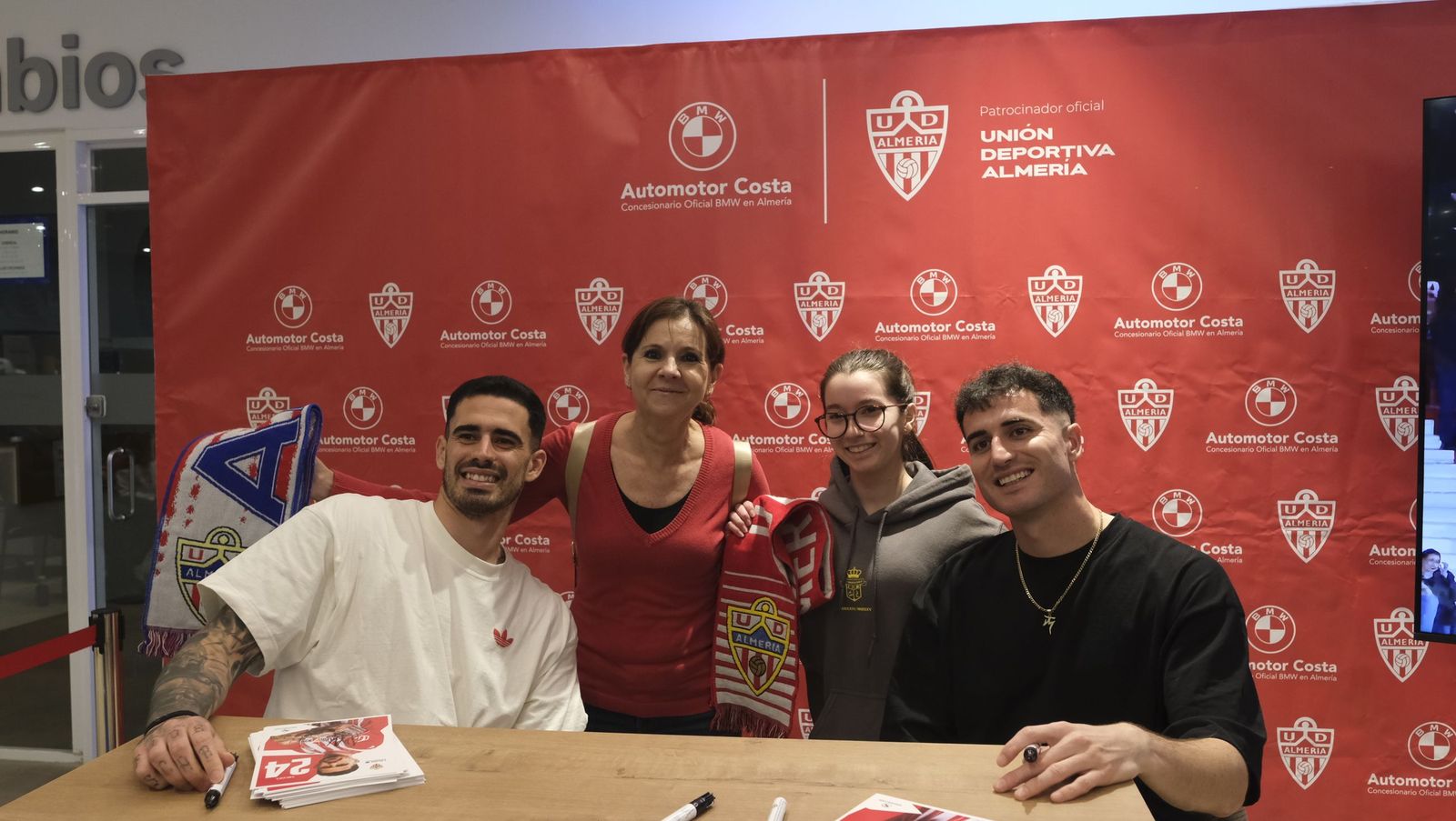 La firma de autógrafos de Jon Morcillo y Miguel de la Fuente en Automotor Costa BMW