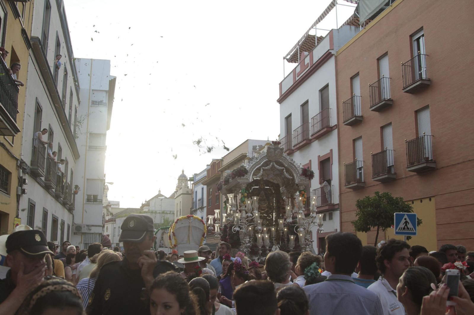 Las imágenes de la vuelta de Triana a Sevilla