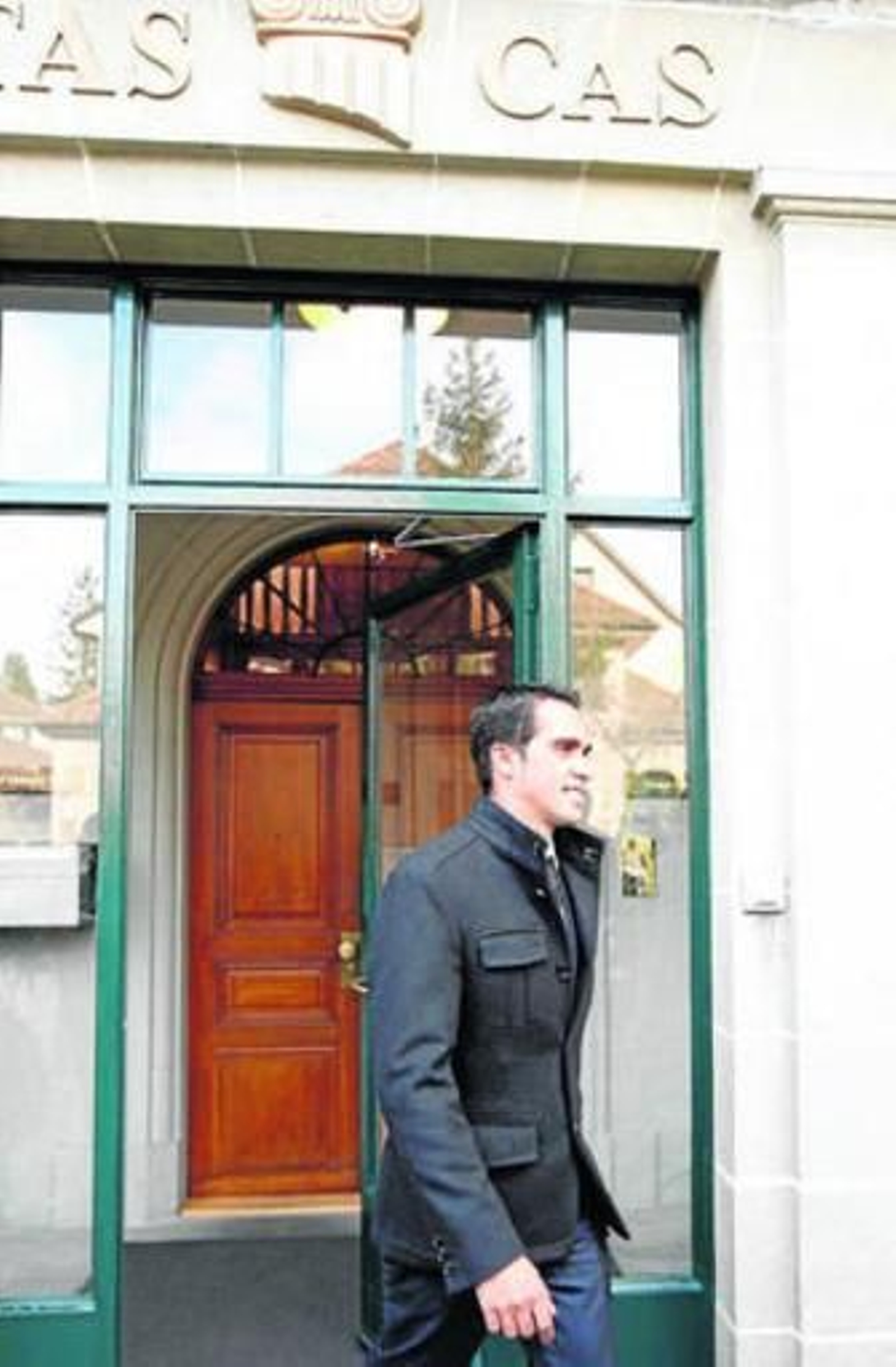 Alberto Contador abandona la sede del TAS.