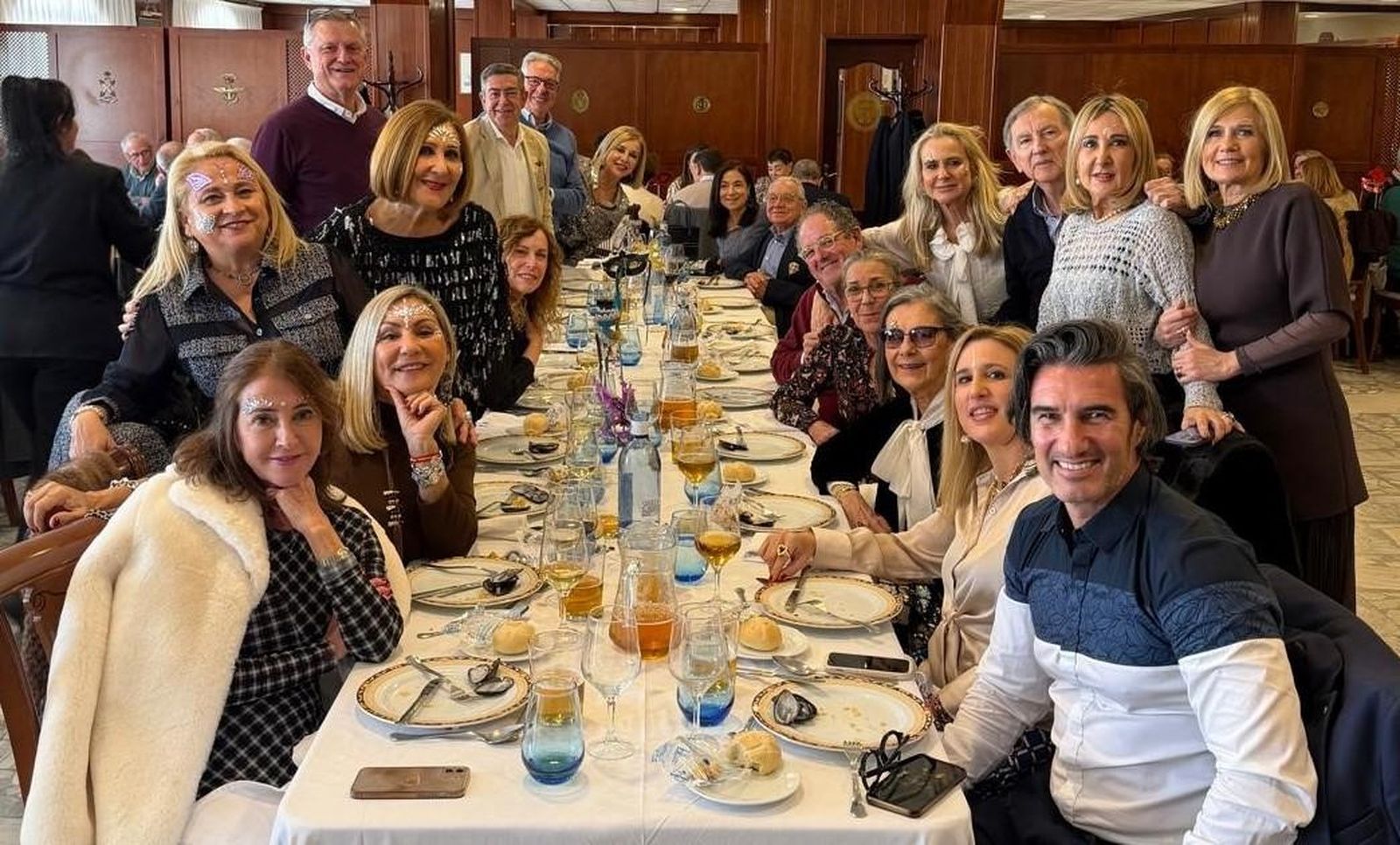 Karmela Gil, María Luisa Carreño, Mamen de Bedoya, Mila Acosta, Ángeles Lozano, Alberto Vázquez, Jose Ortegón, María Campos, Mila Carreño, Jesús Campos, José Valero, Vicente Cossio, Mercedes Martín, Mamen Macías, Chari Padrón, Charo Irigoyen, Juan Torrejón y Gonzalo Valero.