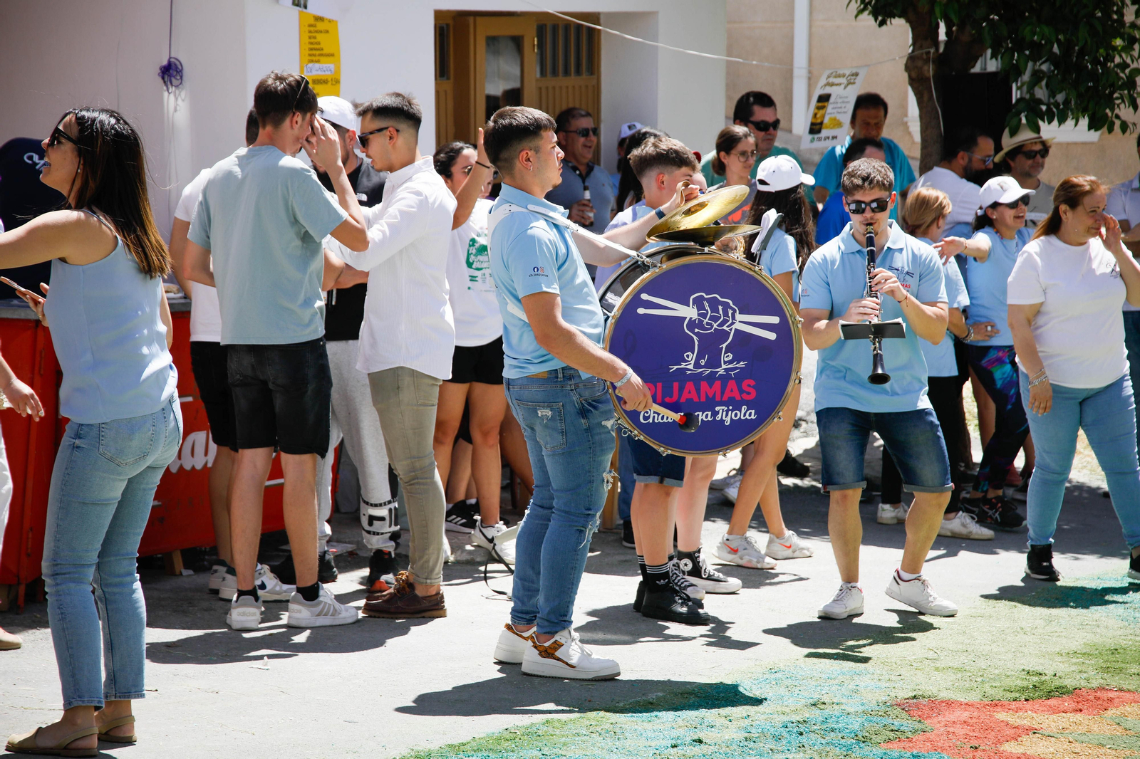 Así es la gran alfombra de serrín para que levite la Virgen de Fátima de Tíjola