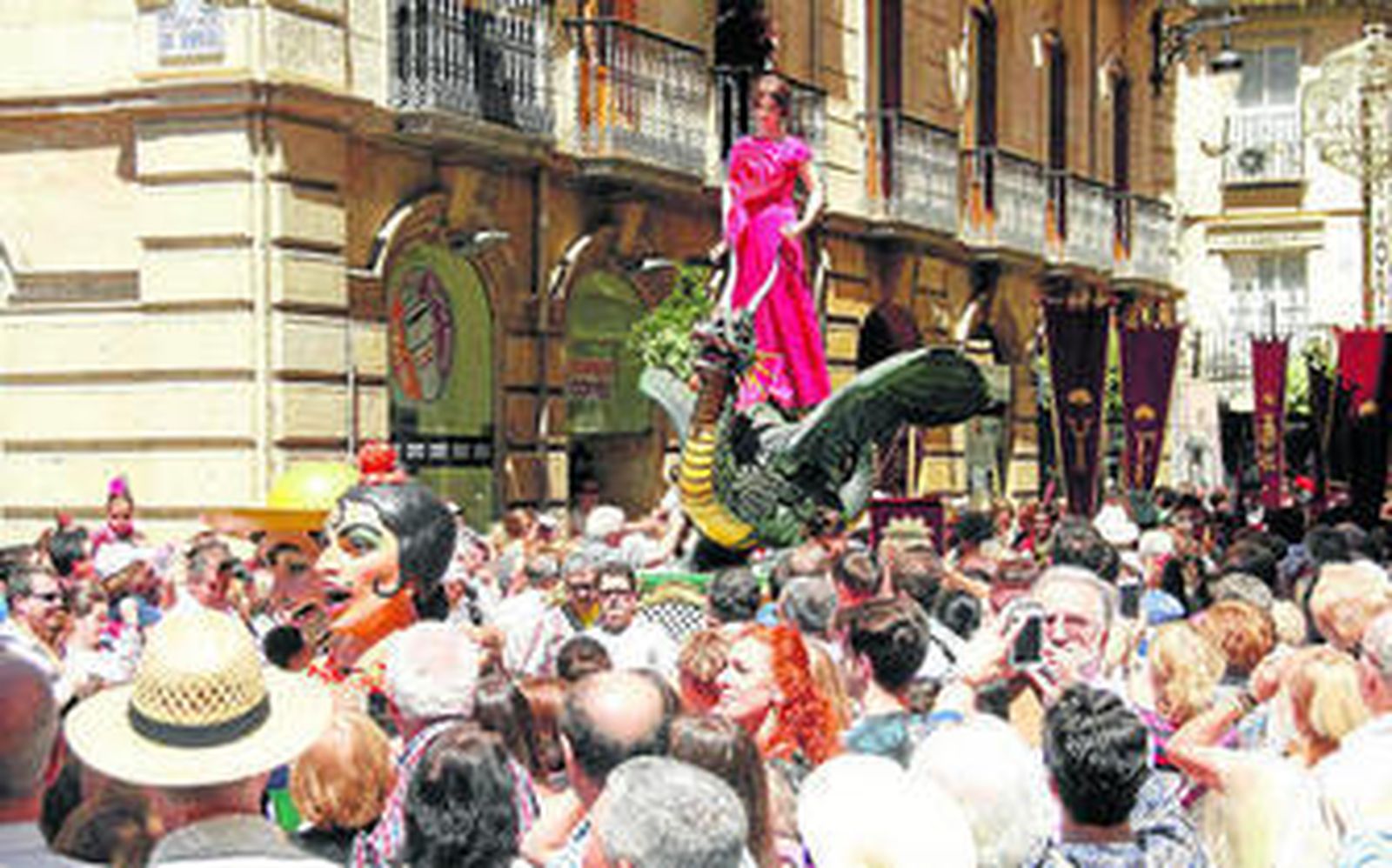 En la imagen, el paso de la Tarasca en la procesión del Corpus en Granada el pasado año.
