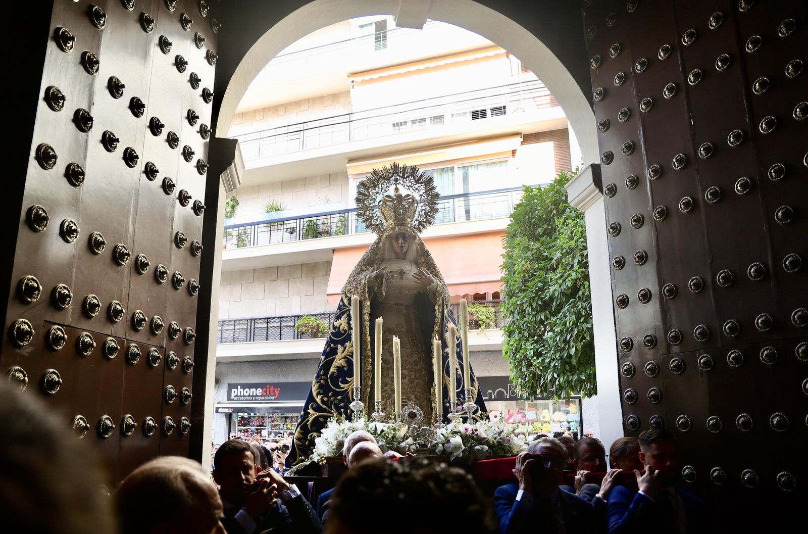 Traslado de la Virgen de la Amargura de Santa Ángela de la Cruz a San Pedro