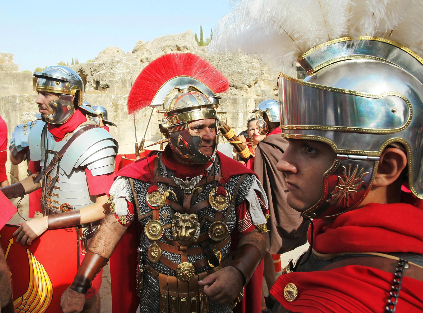 Vestidos de romanos para reivindicar que Itálica sea Patrimonio de la Humanidad