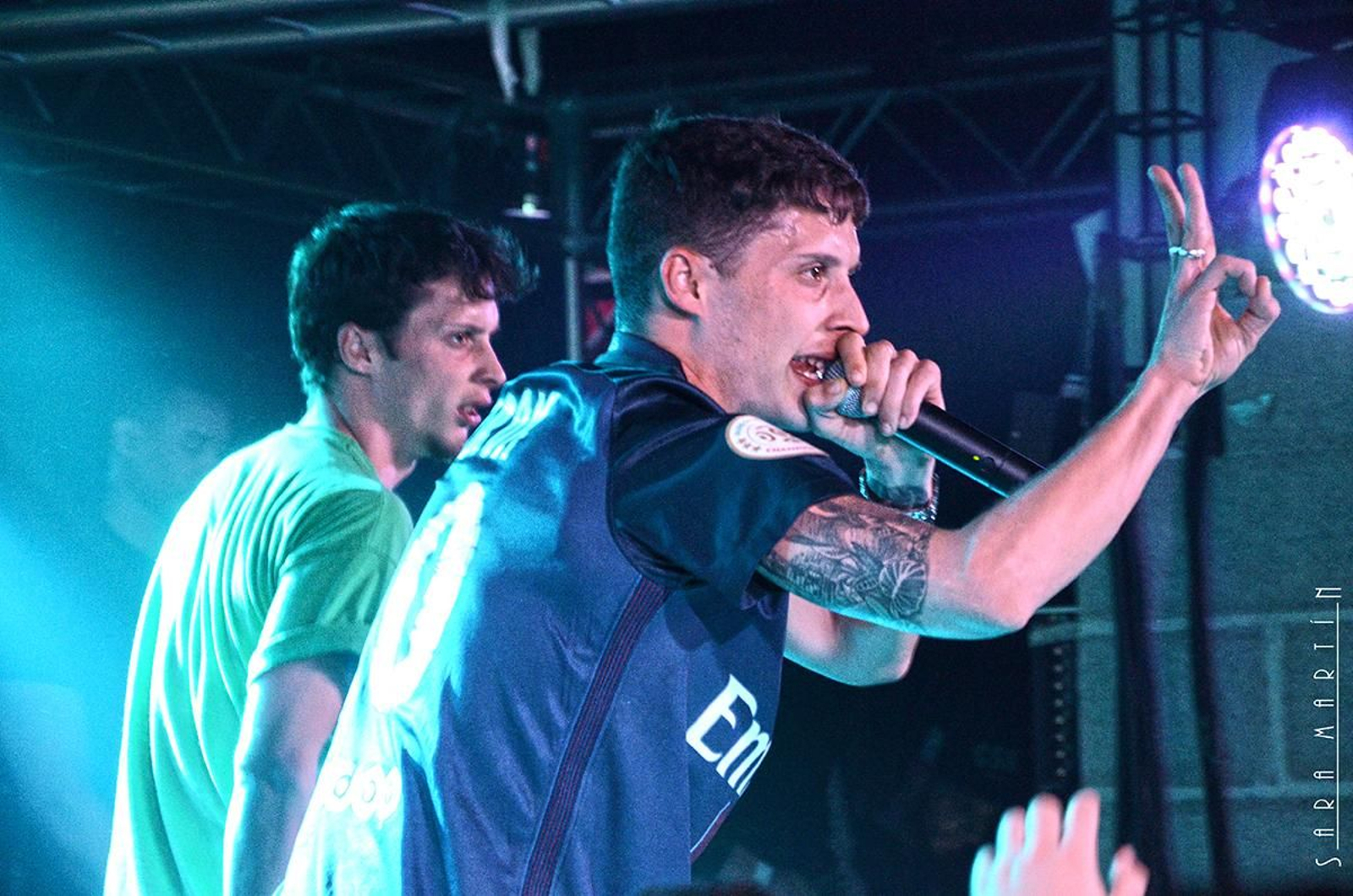 Los subversivos raperos Ayax y Prok ya de camino a casa