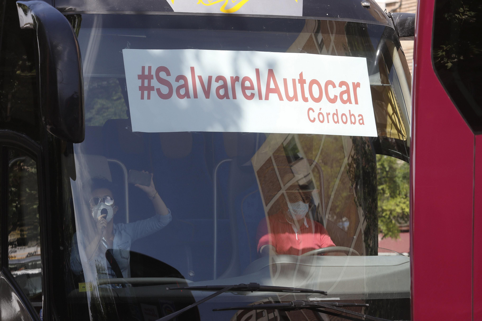 Las fotos de la concentración de los autocares de línea para reclamar ayudas al sector ante la crisis