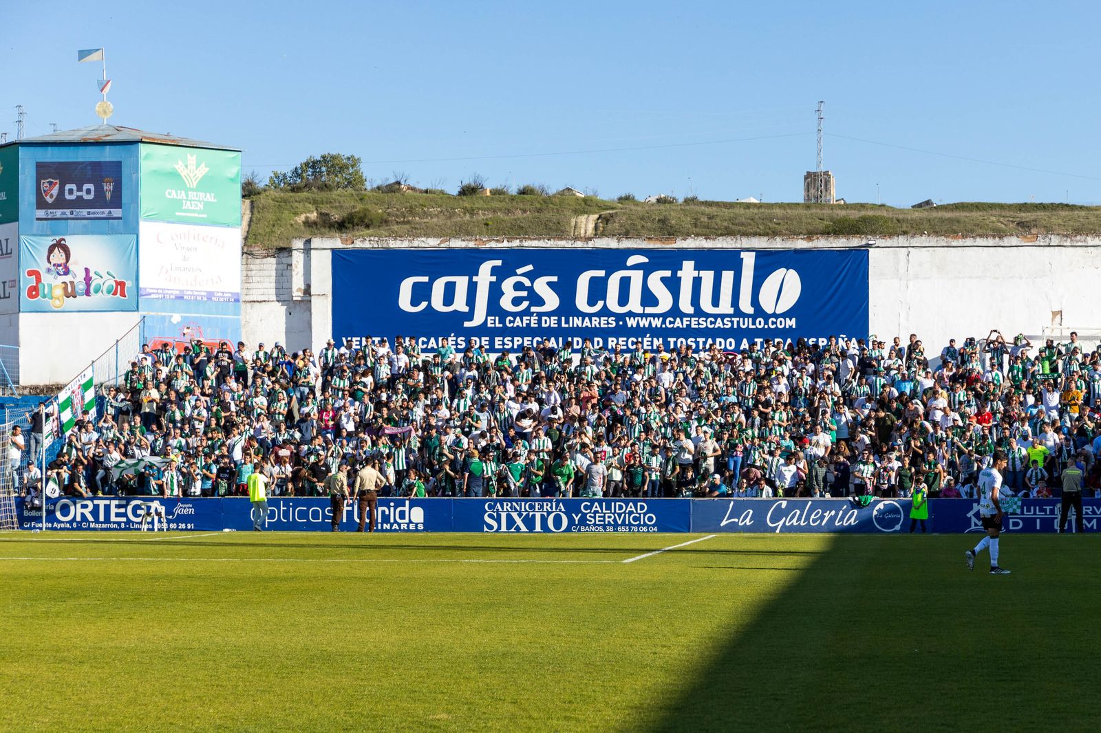 Las imágenes de la afición del Córdoba CF en Linares