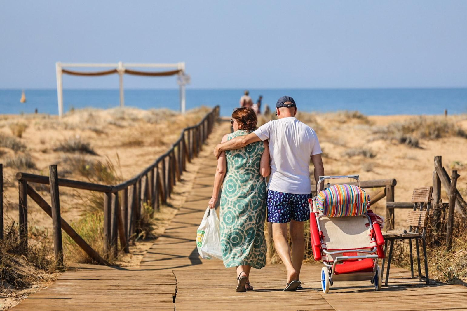 Imágenes de una tranquila mañana en la playa del Espigón de Huelva