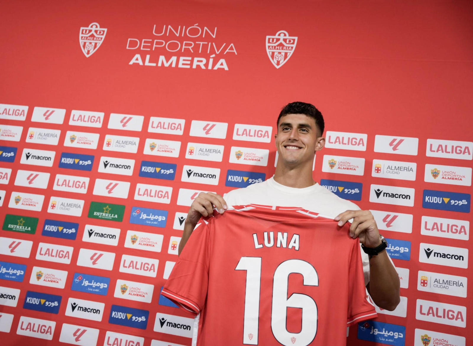 Las imágenes de la presentación de Marcos Luna y a Chirino UDA en Almería