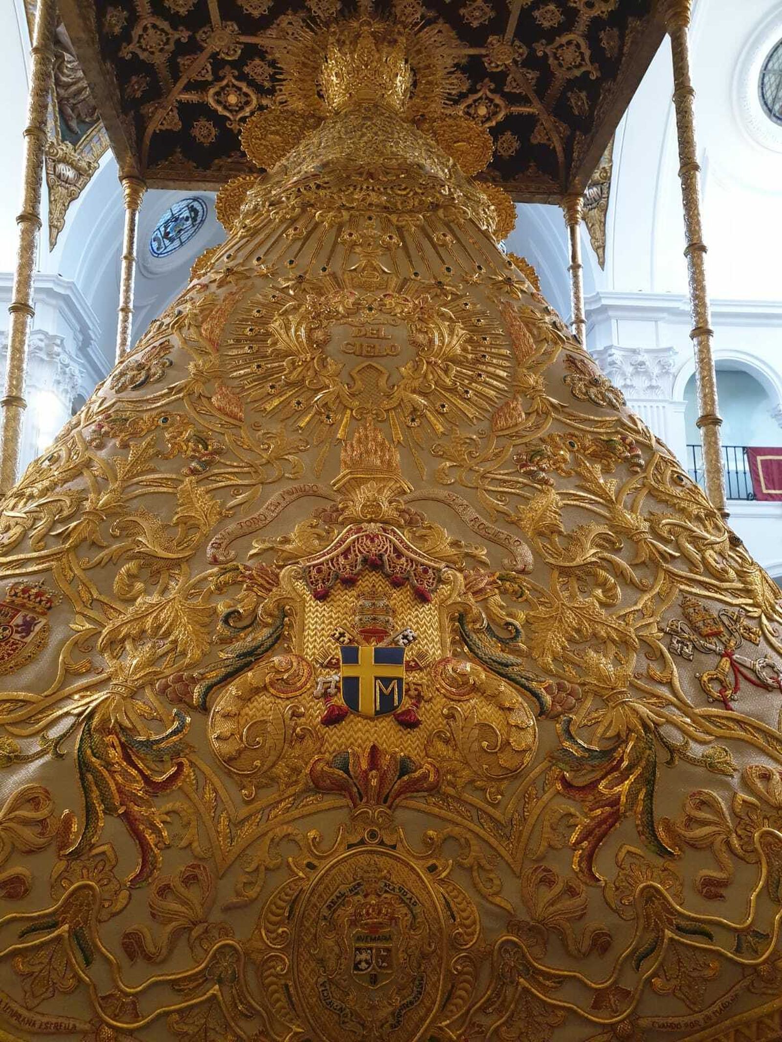 El manto de la Virgen del Rocío.