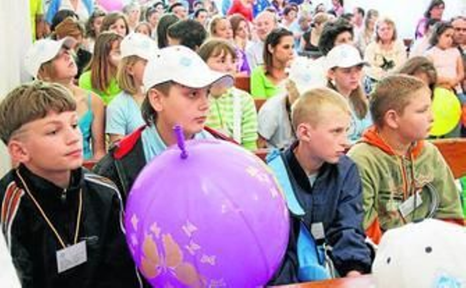 En las imágenes se aprecia el gran cariño con el que son acogidos los niños.