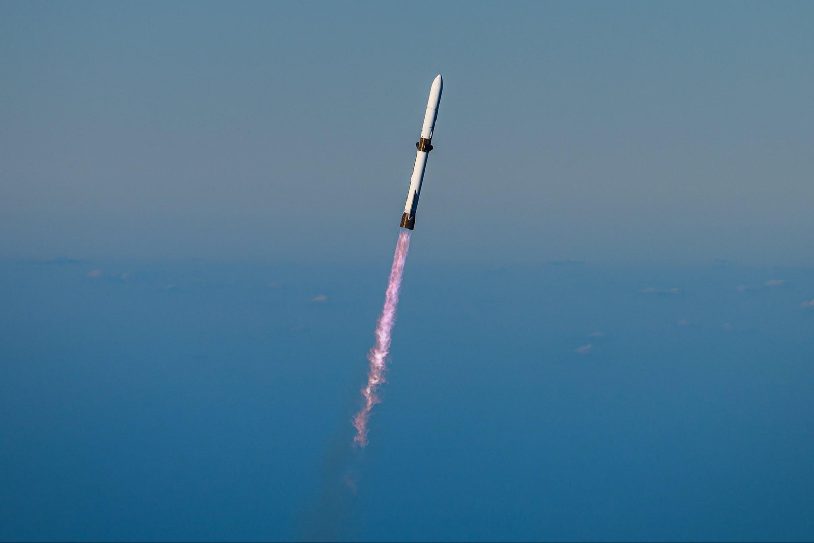 Despegue del cohete New Glenn de Blue Origin con las dos naves de la misión Escapade de la NASA.