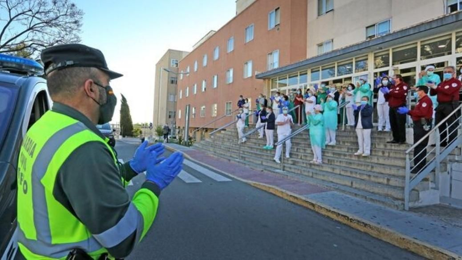 Homenaje a un trabajador de Clece en el hospital de Jerez fallecido por Covid.