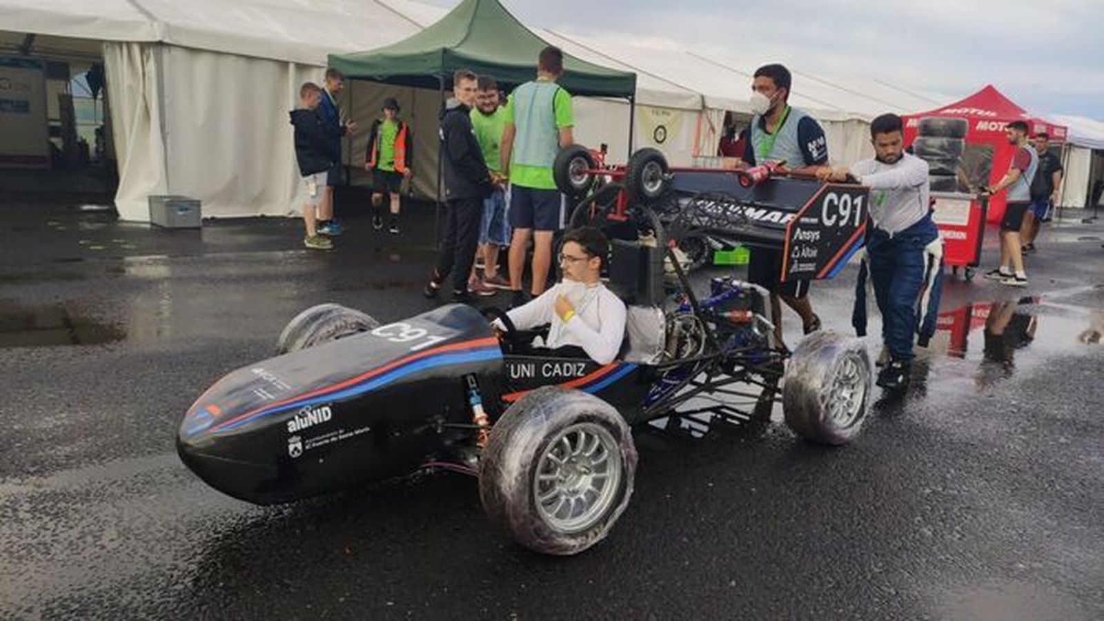 Fotografía monoplaza del equipo Fórmula Gades, perteneciente a la UCA