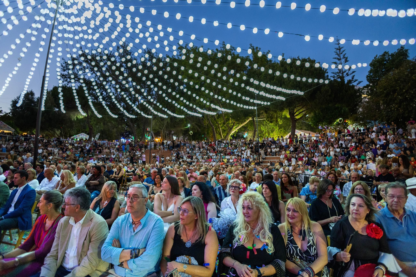 Las imágenes de la primera noche de la Feria del Carmen y de la Sal Las imágenes de la primera noche de la Feria del Carmen y de la Sal