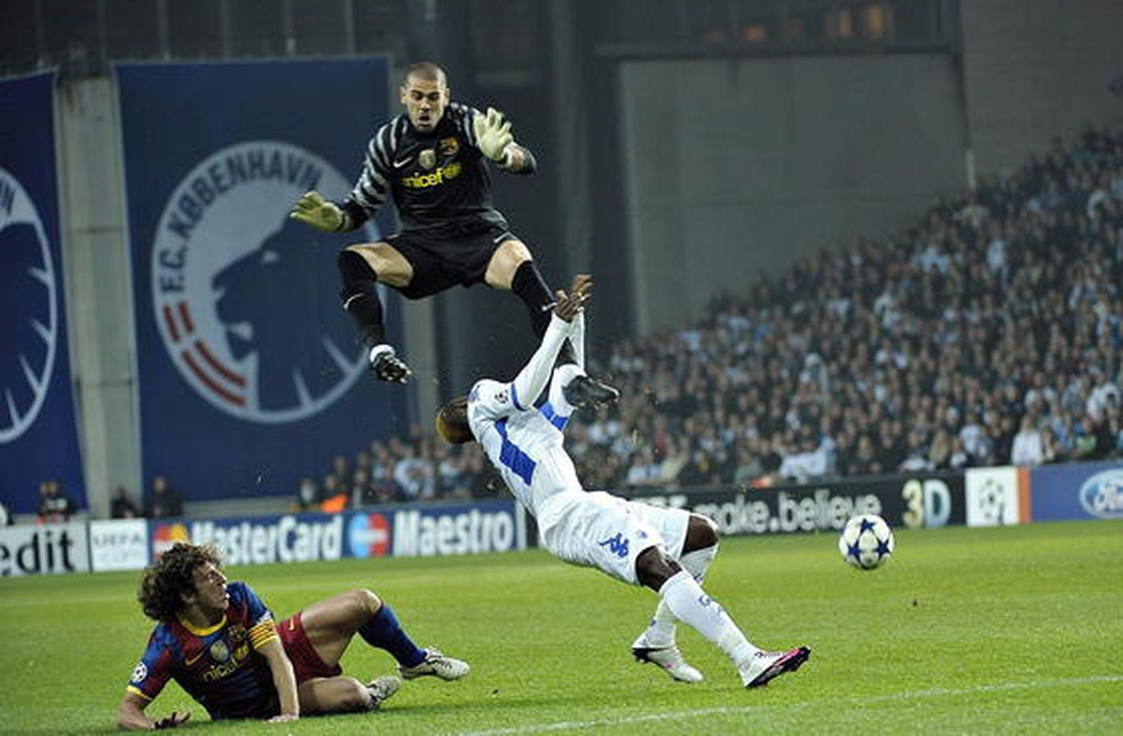 El Barcelona no pasa del empate 1-1 en Copenhague. / EFE