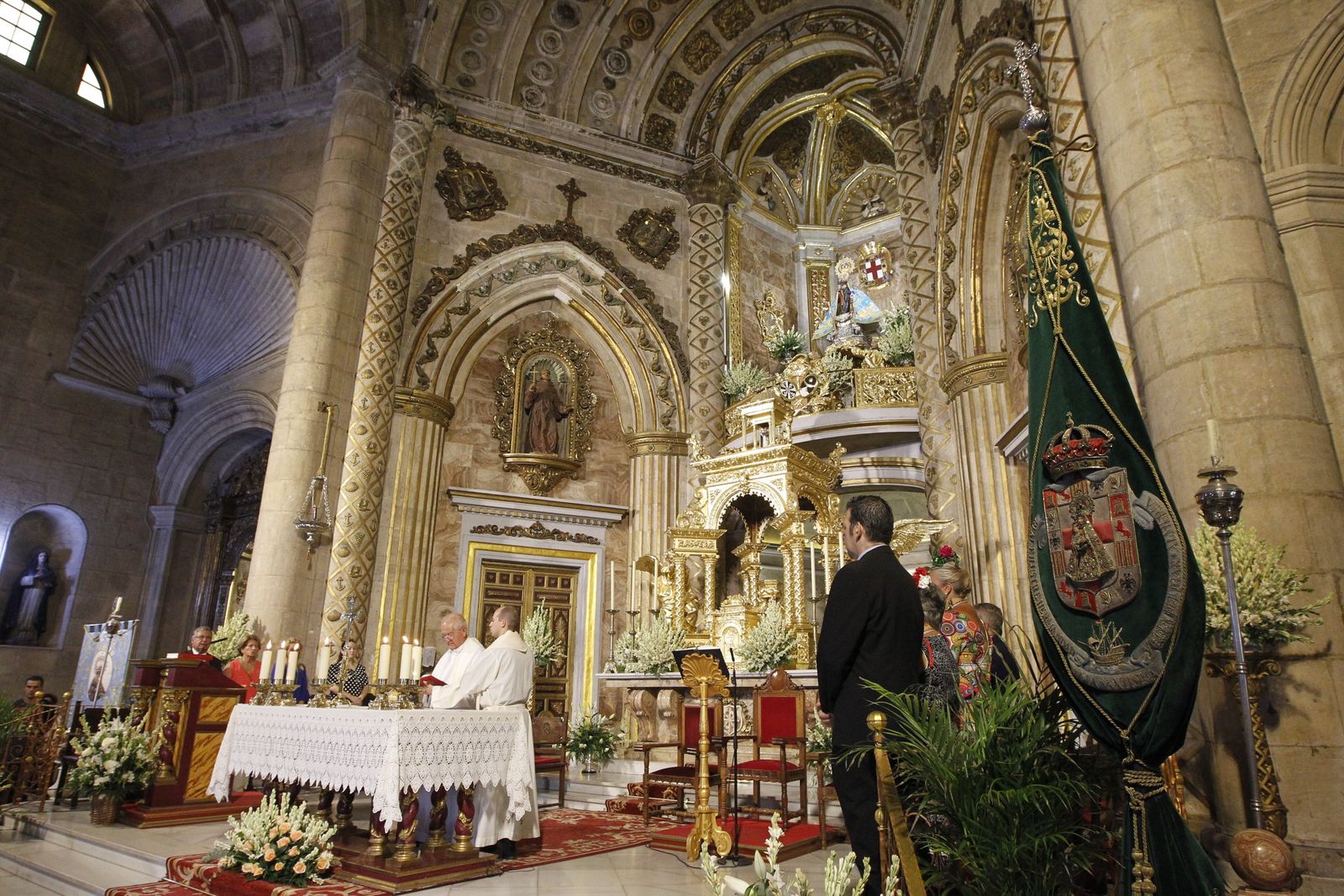 Fotogalería misas en honor a la Virgen del Mar. Feria de Almería 2019