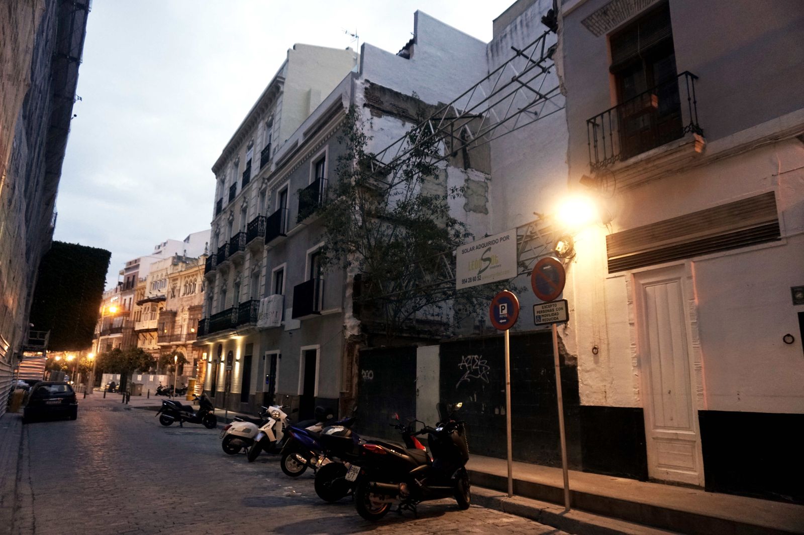 La céntrica parcela se encuentra en el número 5 de la calle Cabo Noval.