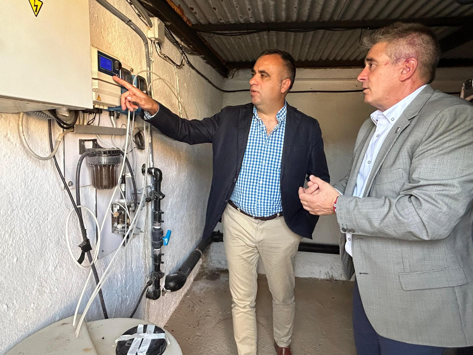 El presidente de la Diputación y el alcalde revisando la actuación en Jérez del Marquesado