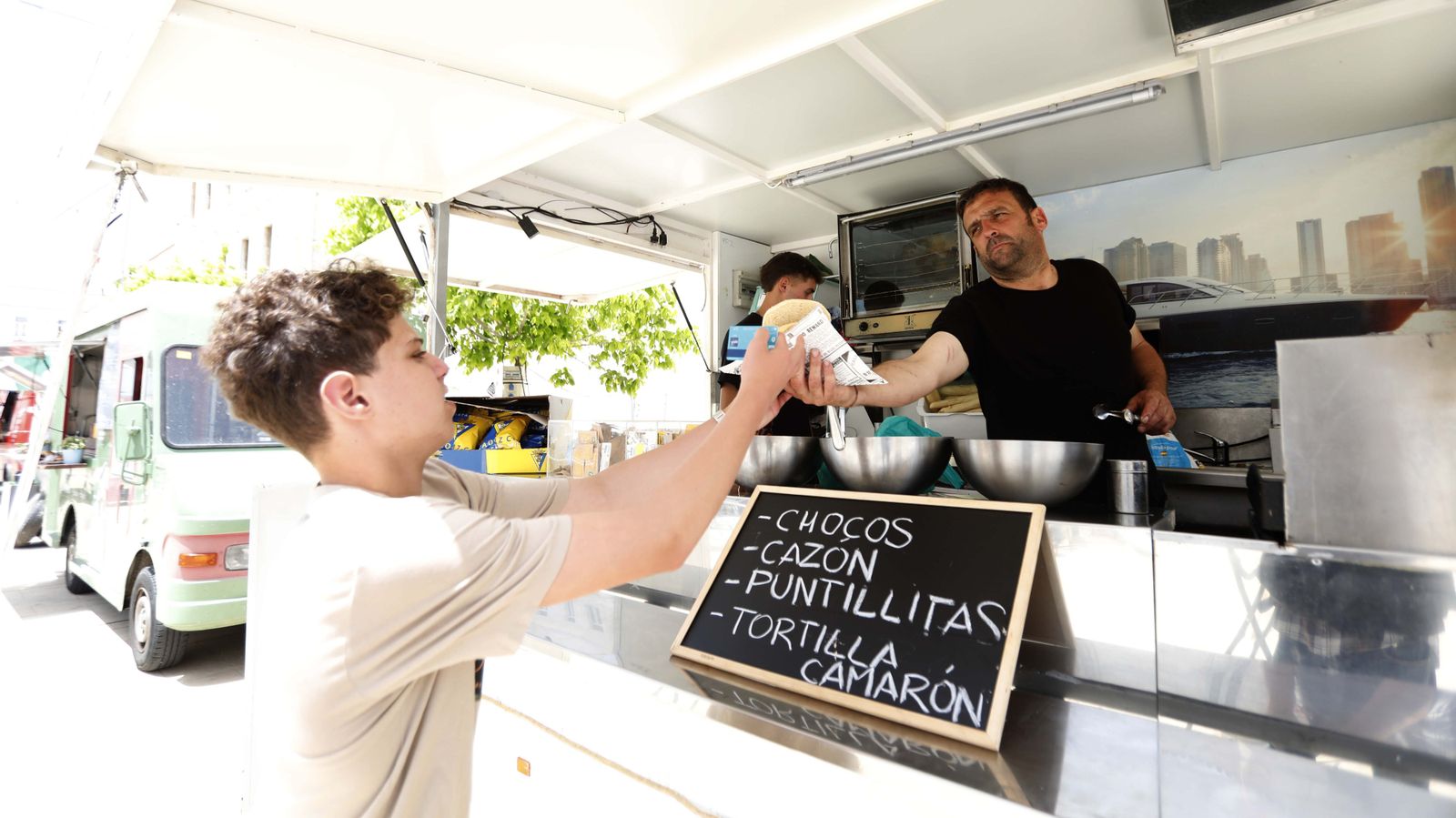 Fotos del festival de foodtrucks y conciertos por el 318 aniversario de San Roque