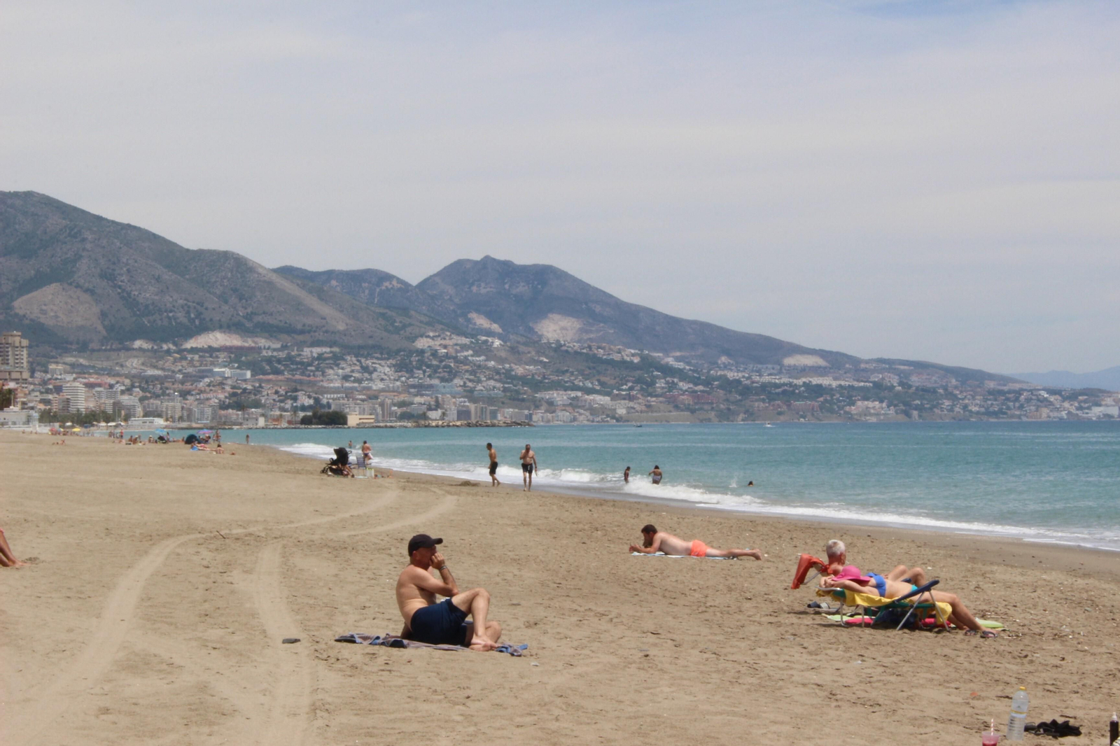 Fotos de la desescalada: Fuengirola ya disfruta del sol y la playa en la fase 2
