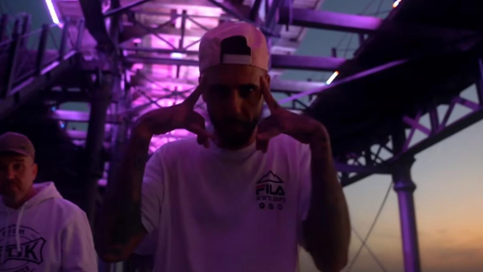 El Muelle de la Rio Tinto, escenario del nuevo videoclip de SFDK y Fyahbwoy.