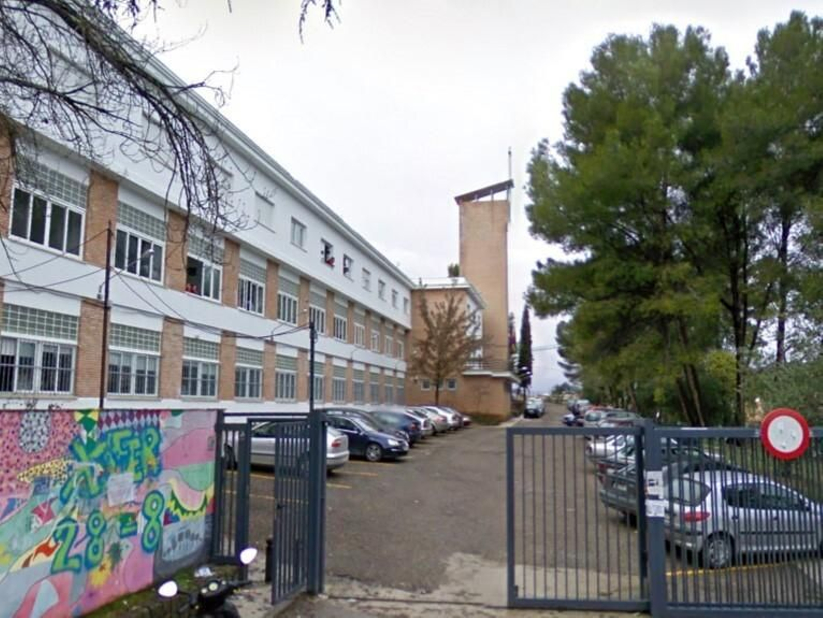 Fachada del Instituto de Educación Secundaria Álvarez Cubero. Fachada del Instituto de Educación Secundaria Álvarez Cubero.