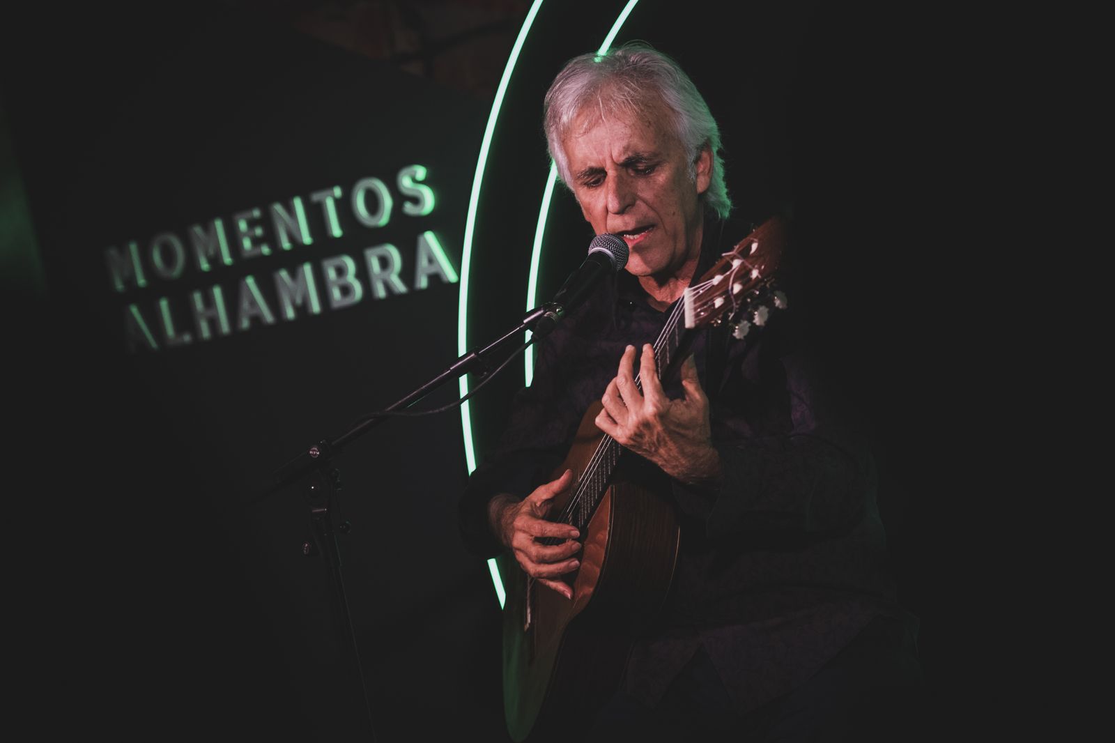 Kiko Veneno actúa en Sevilla en un acústico sin móviles organizado por Alhambra
