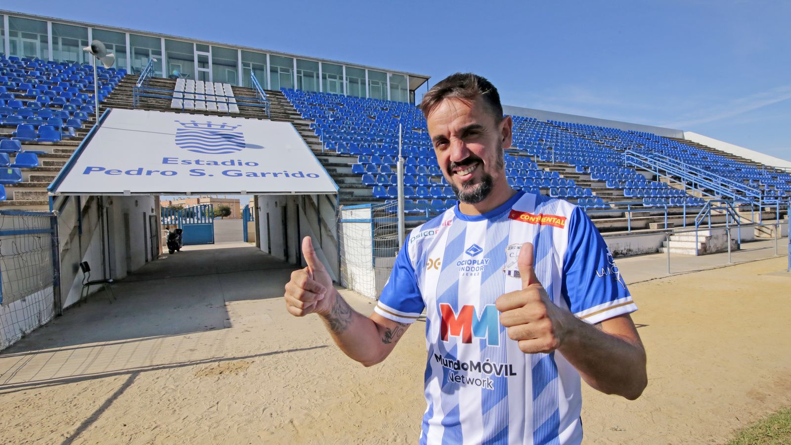 Carlos Calvo, el día de su presentación con el Jerez Industrial.