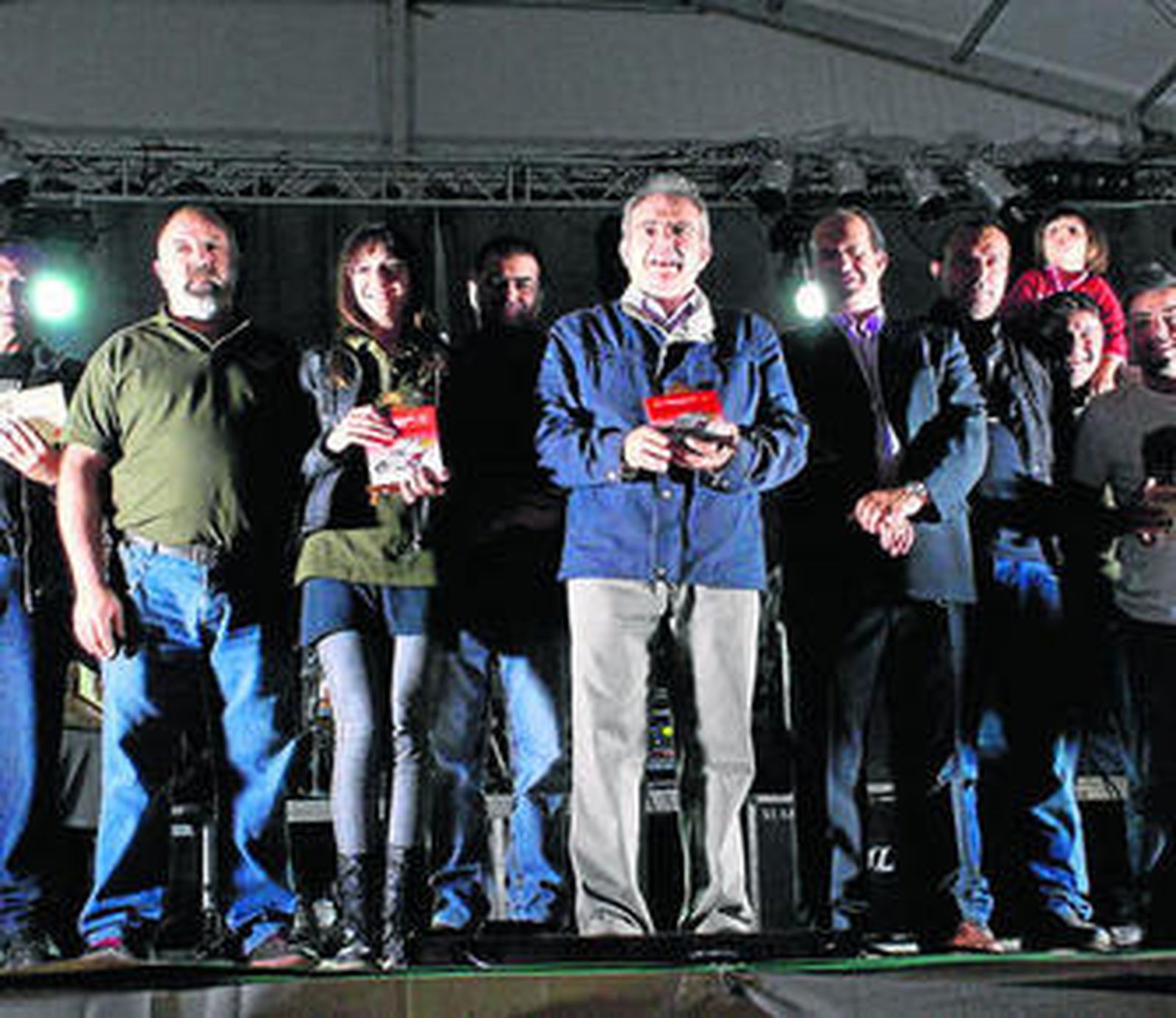 El alcalde vicario y la concejala Vanesa Lidueña en la entrega de premios.