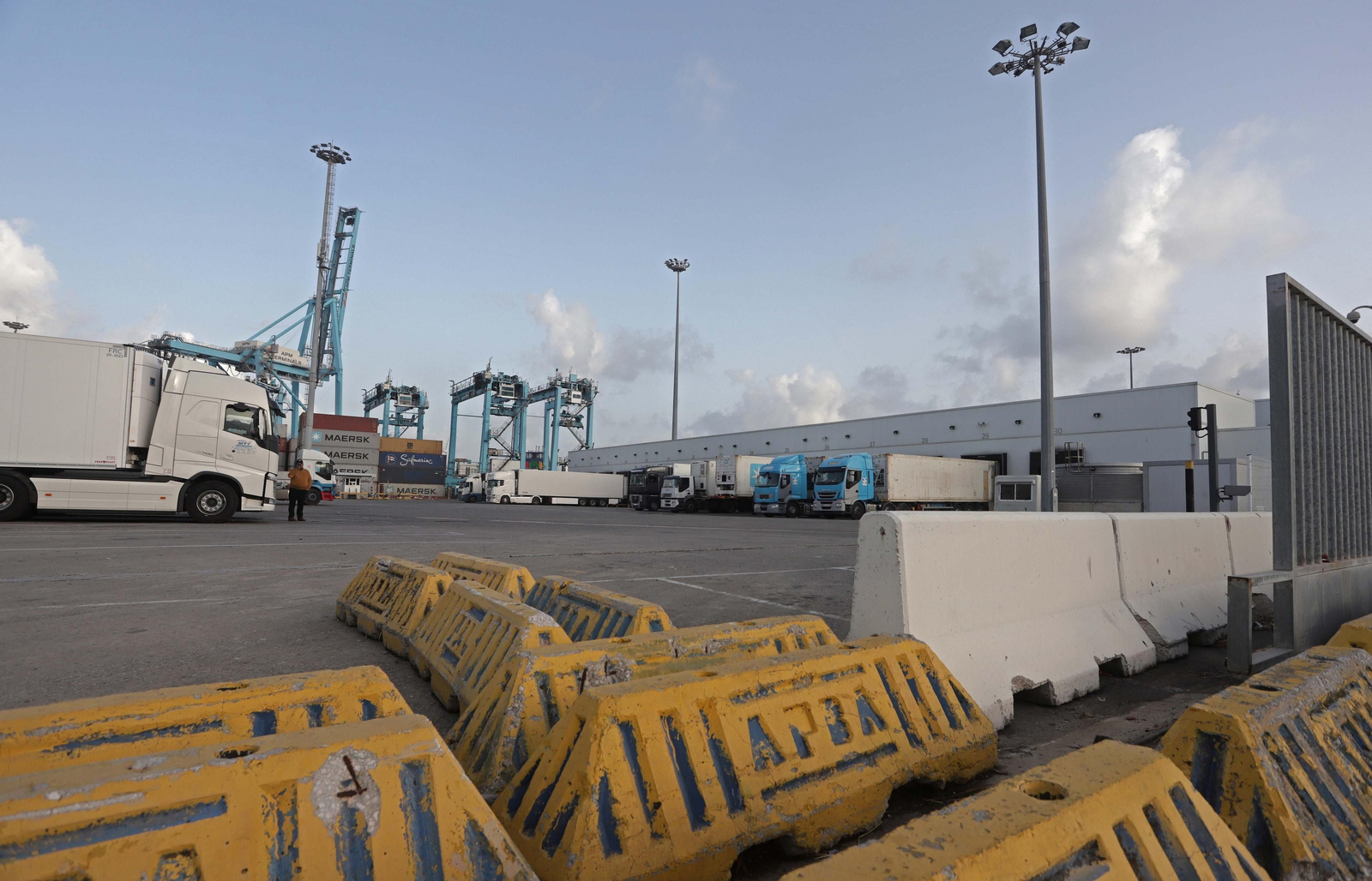 Camiones esperan su turno para ser inspeccionados en el PCF de Algeciras.