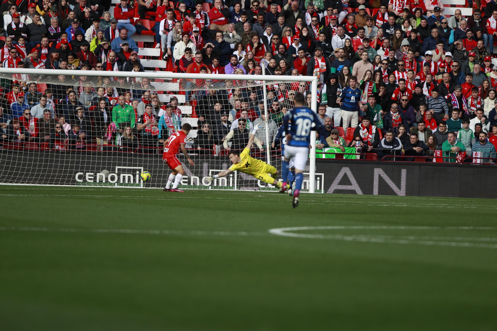 Imágenes del partido de fútbol U.D. Almería-Real Betis Balompié