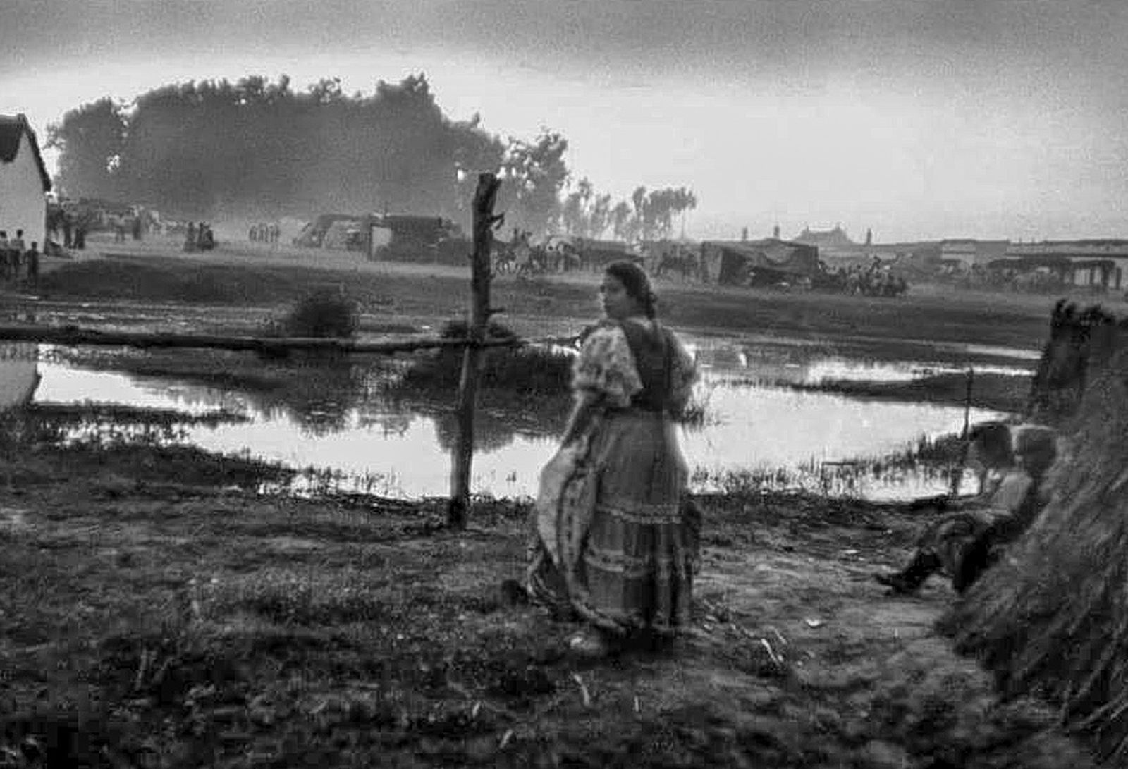 La laguna de la Barrera en los años 50, antes de la construcción de la casa de la Hermandad del Rocío de Bollullos par del Condado.