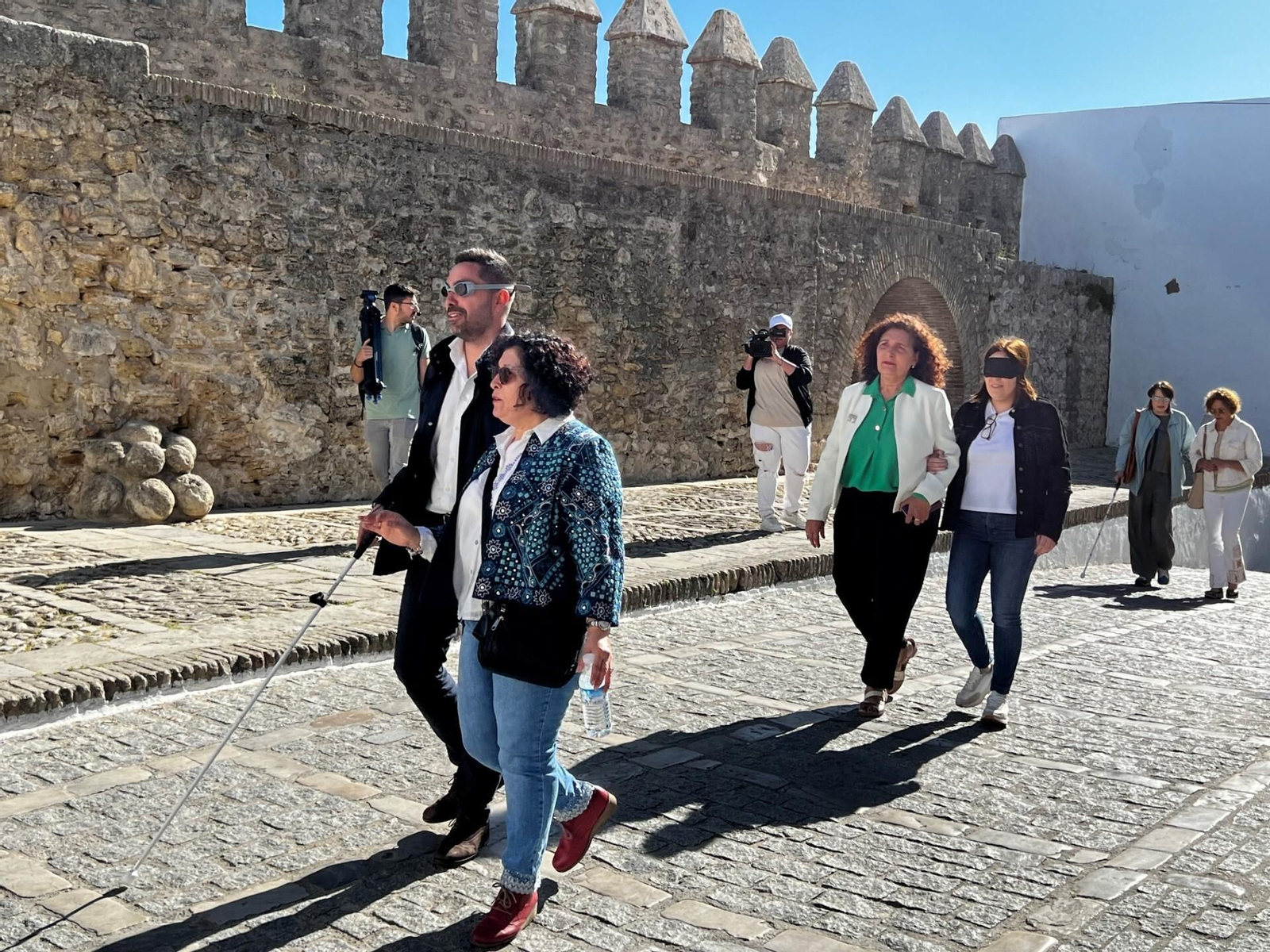 El alcalde de Vejer, Antonio González, haciendo el recorrido. El alcalde de Vejer, Antonio González, haciendo el recorrido.