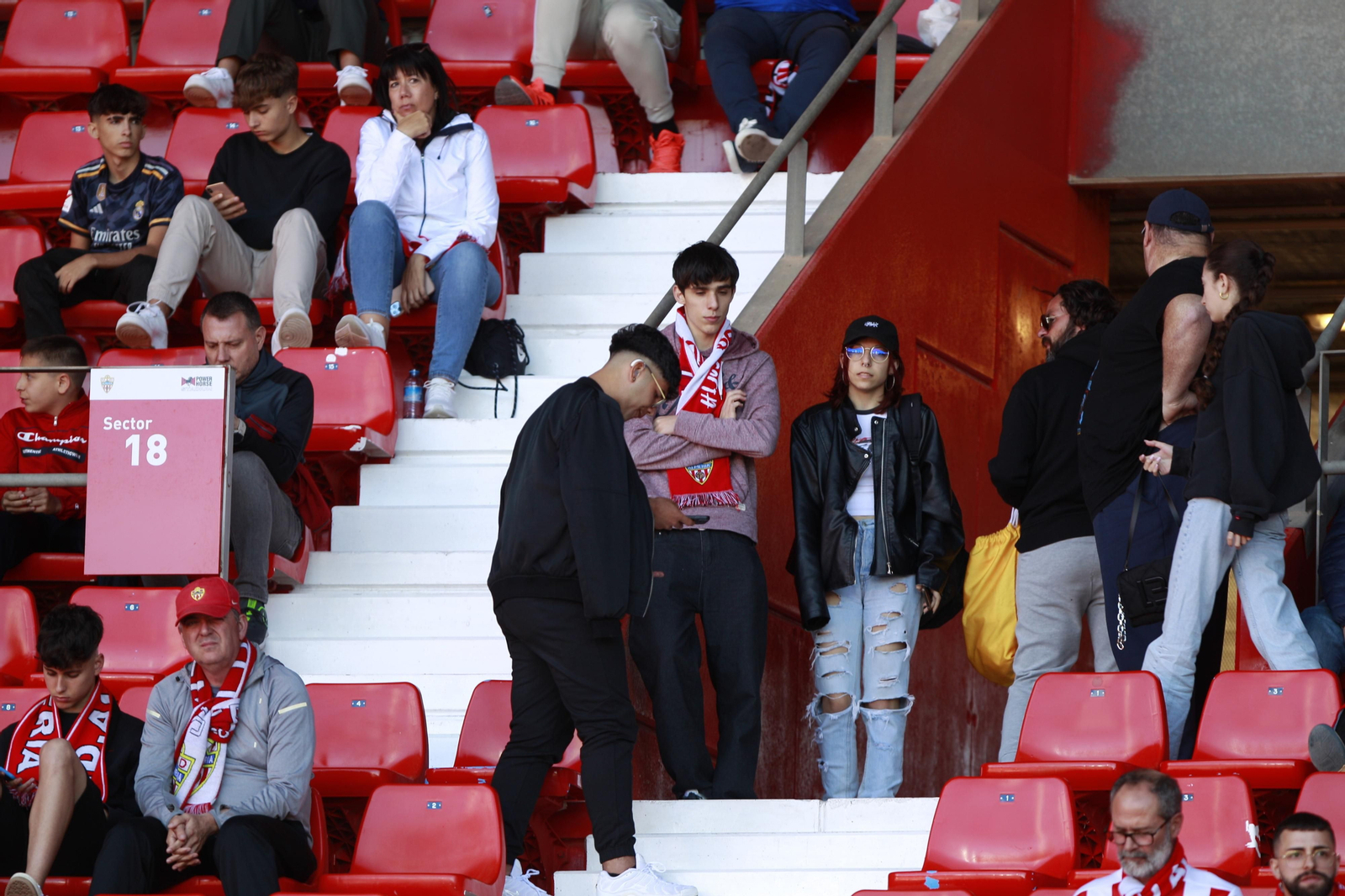 Las imágenes del triste descenso de la UDA ante el Getafe