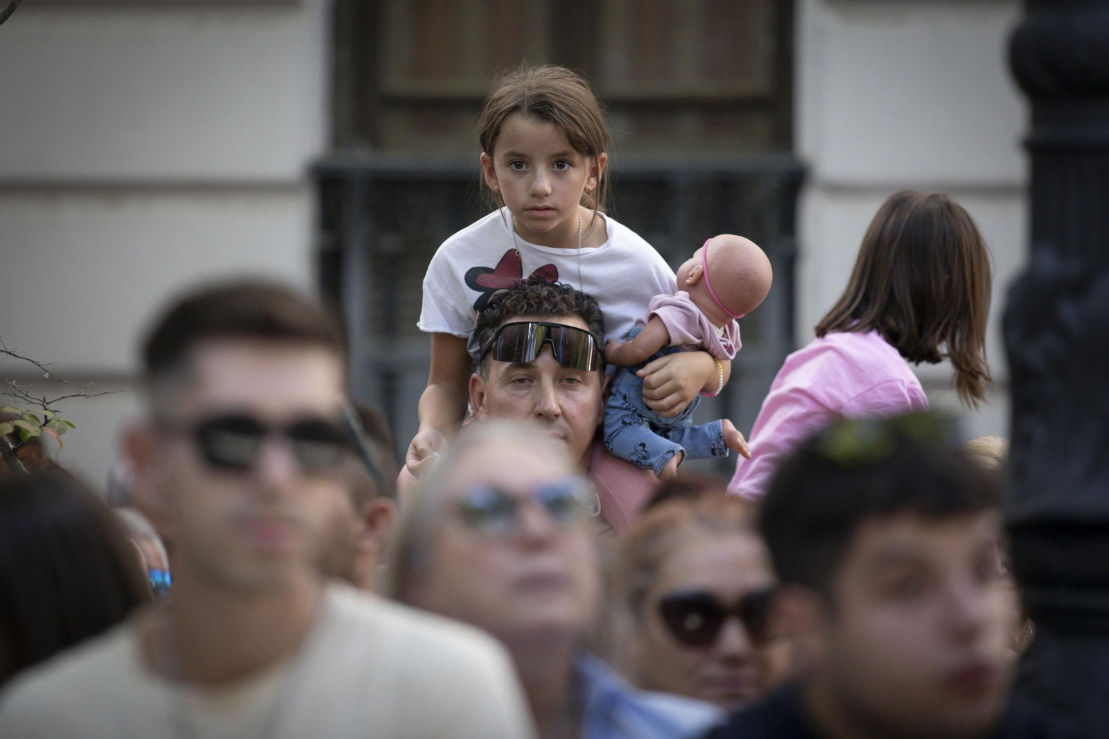 La procesión de la Virgen de las Angustias por Granada, en imágenes