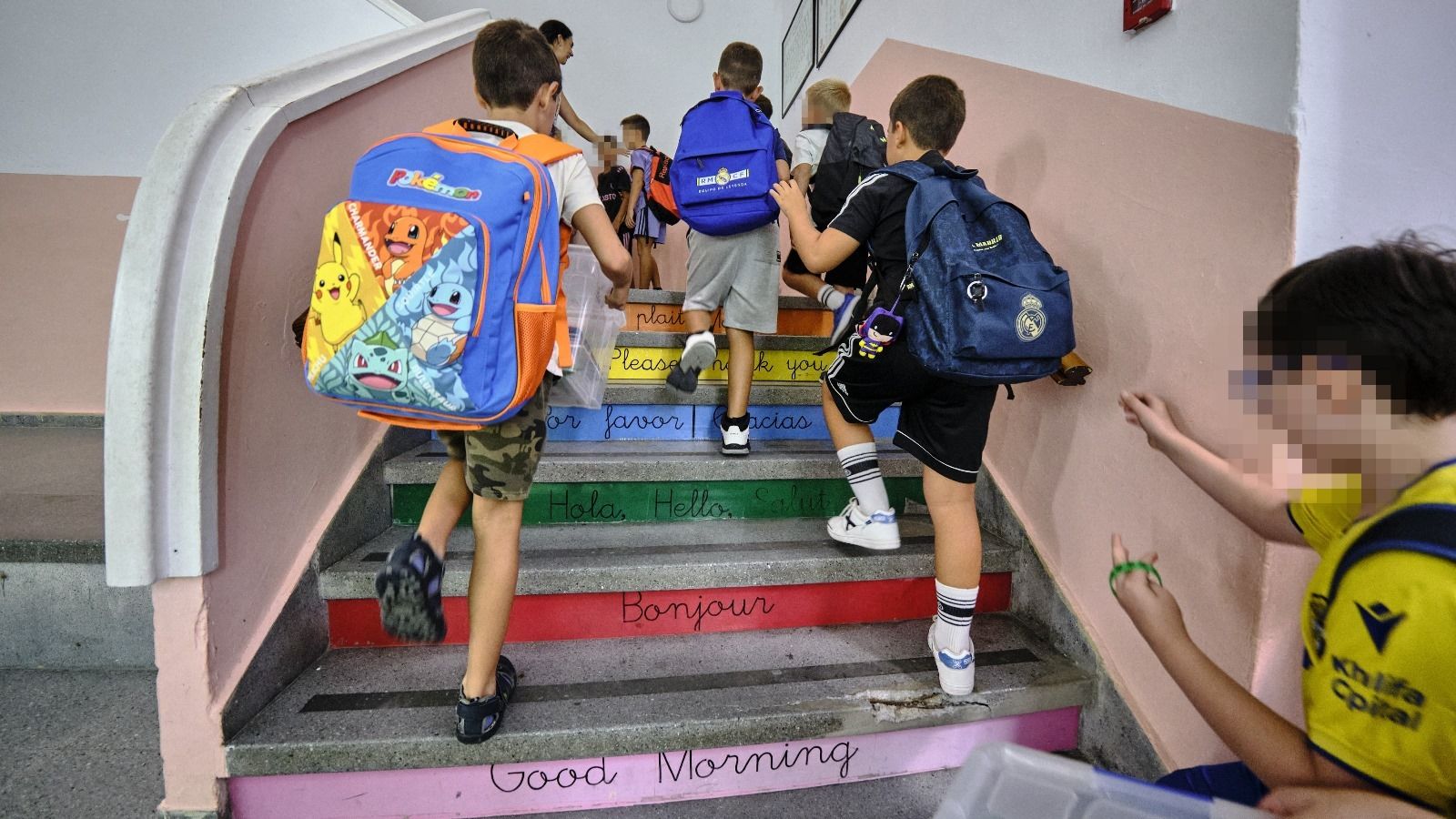 Niños en el primer día de colegio en Cádiz