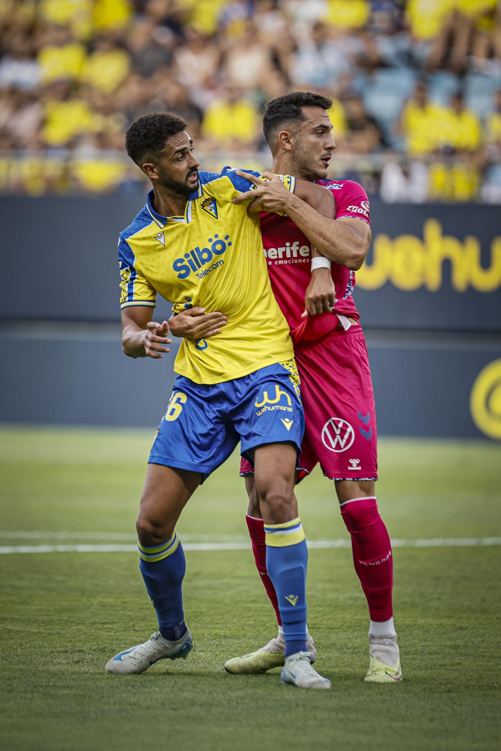 Búscate entre las fotos del partido de fútbol Cádiz CF - CD Tenerife de la Liga Hypermotion