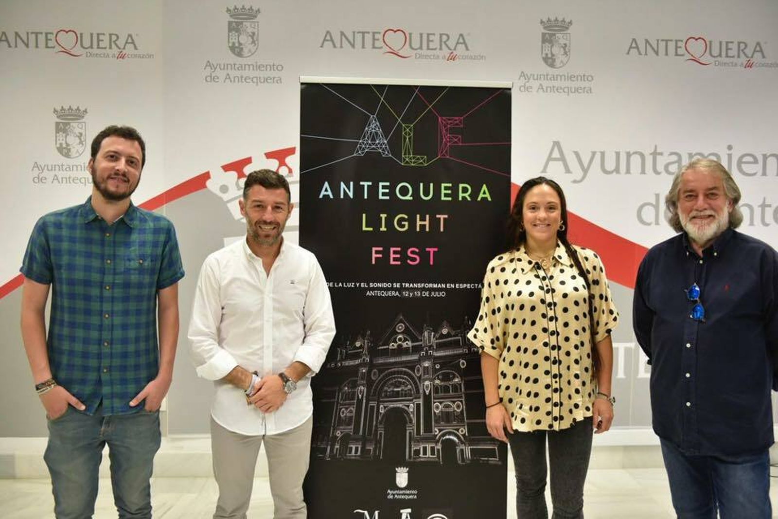 Presentación de las actuaciones musicales.